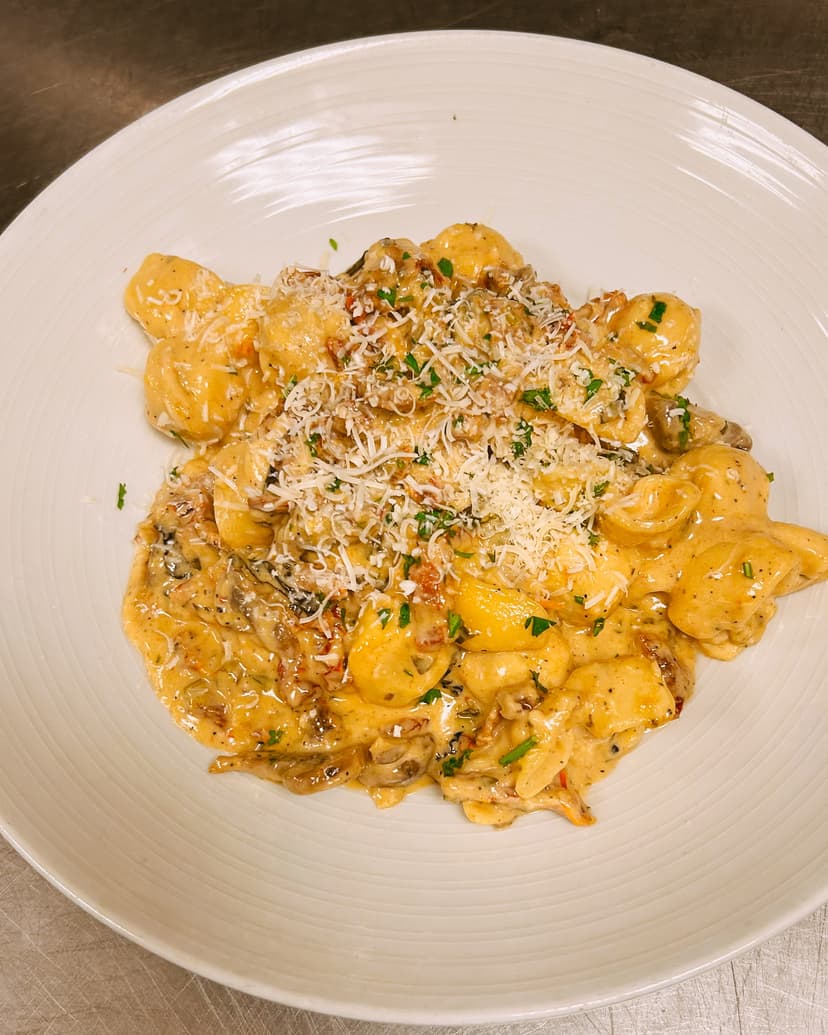 Grilled Italian bread with olive oil and herbs served as appetizer at Mama Mia's